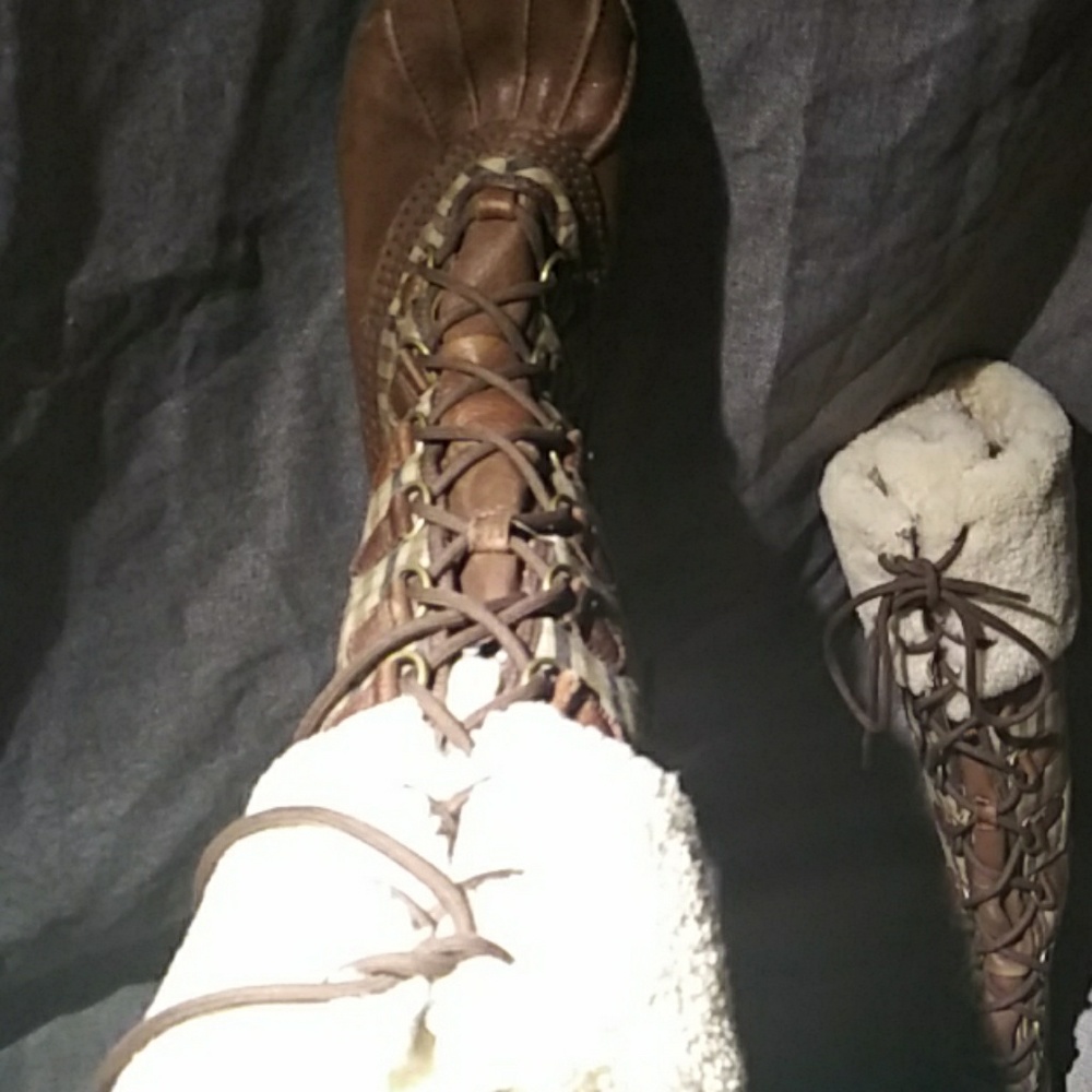 UGG - Picture 3 of 4